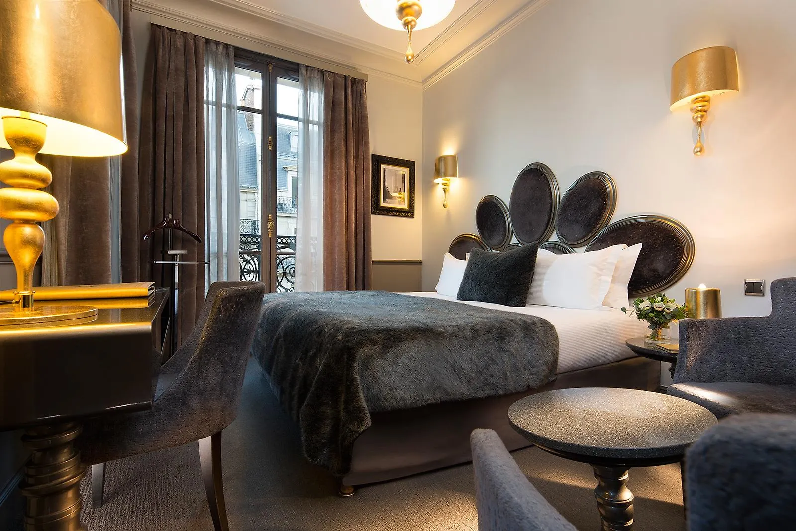 Hotel Lumen Paris Louvre location