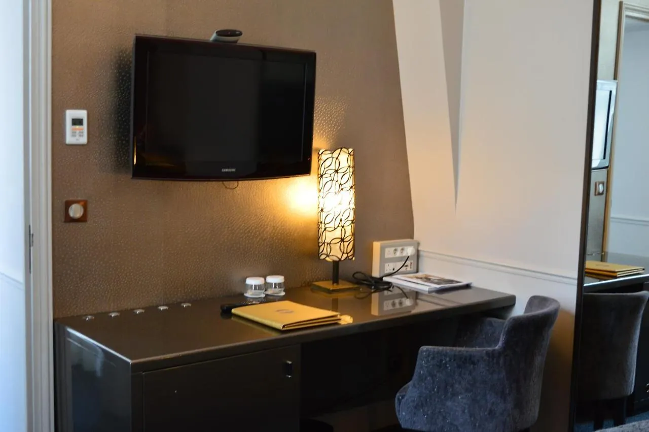 Hotel Lumen Paris Louvre France