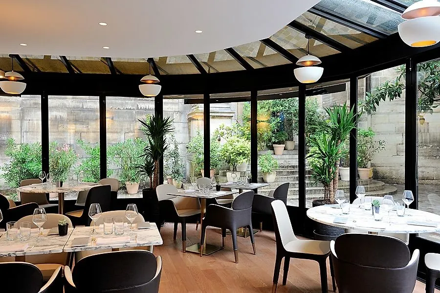 Hotel Lumen Paris Louvre